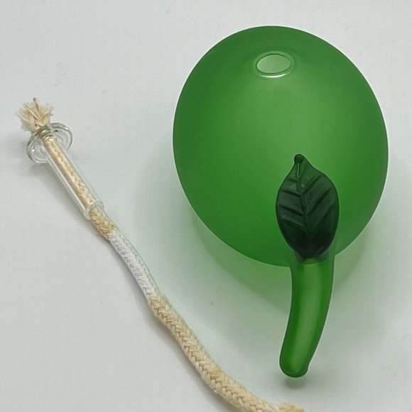 NIB: rare GLASS OIL LAMP, shaped as a lime and adorned with a sweet little leaf - Picture 8 of 8